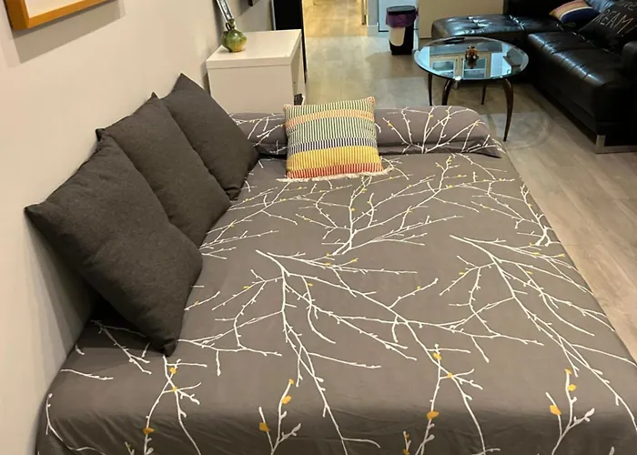 Frente Al Guggenheim. Urbanizacion De Lujo En El Centro * Μπιλμπάο