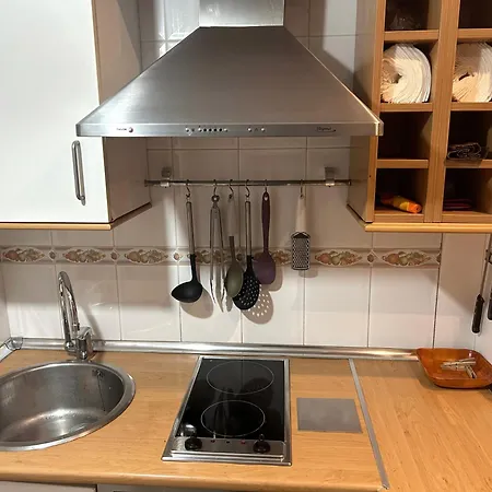 Frente Al Guggenheim. Urbanizacion De Lujo En El Centro بلباو